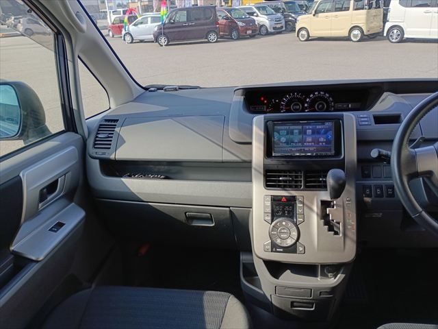 TOYOTA VOXY 4WD 2010 Image 31