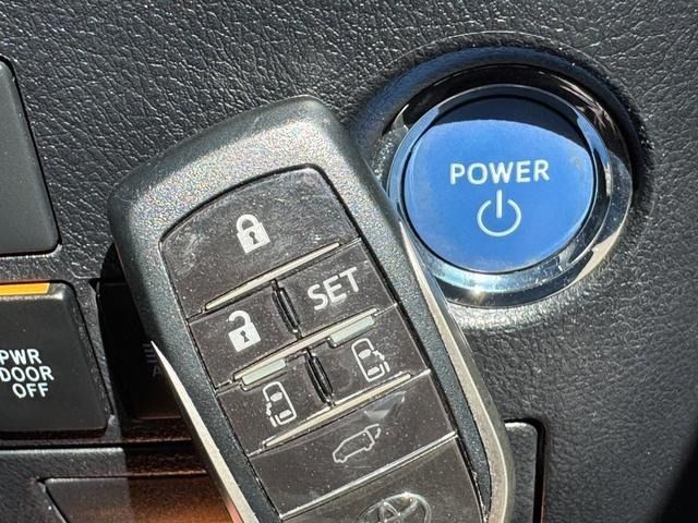 TOYOTA ALPHARD HYBRID 4WD 2017 Image 31