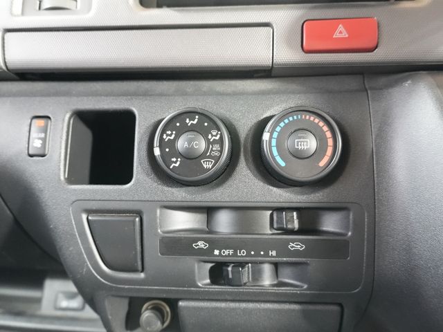 TOYOTA REGIUSACE VAN 2WD 2010 Image 31