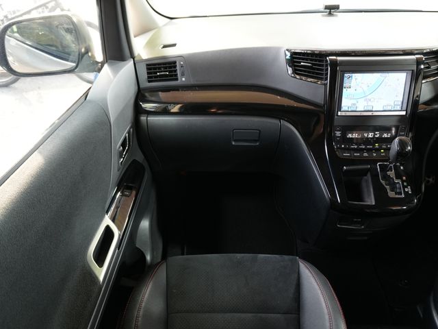 TOYOTA VELLFIRE 2013 Image 31