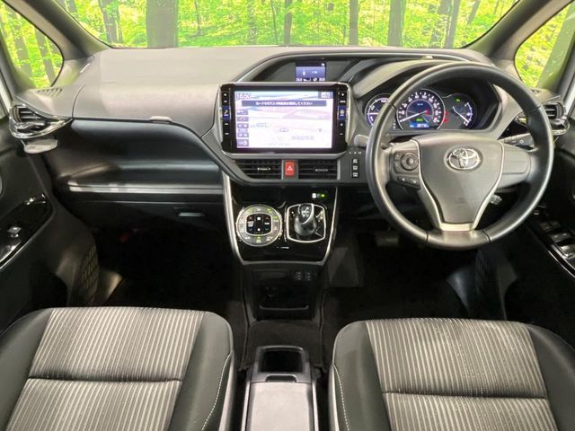 TOYOTA VOXY HYBRID 2019 Image 31