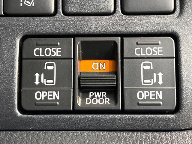 TOYOTA VOXY HYBRID 2019 Image 31