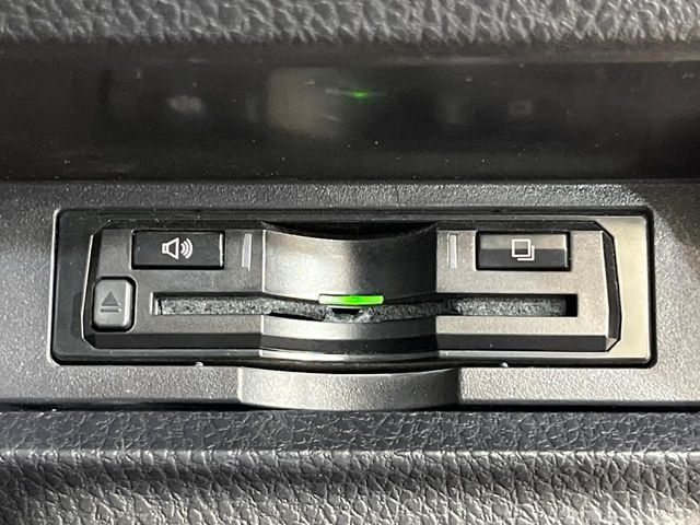 TOYOTA VOXY HYBRID 2019 Image 31