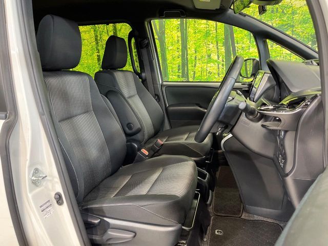 TOYOTA VOXY HYBRID 2019 Image 31