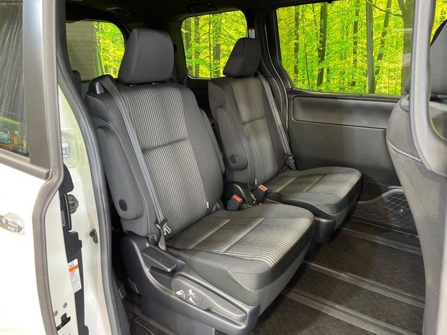 TOYOTA VOXY HYBRID 2019 Image 31