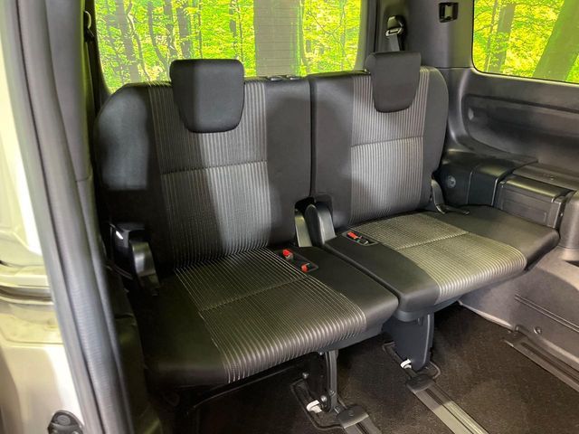 TOYOTA VOXY HYBRID 2019 Image 31