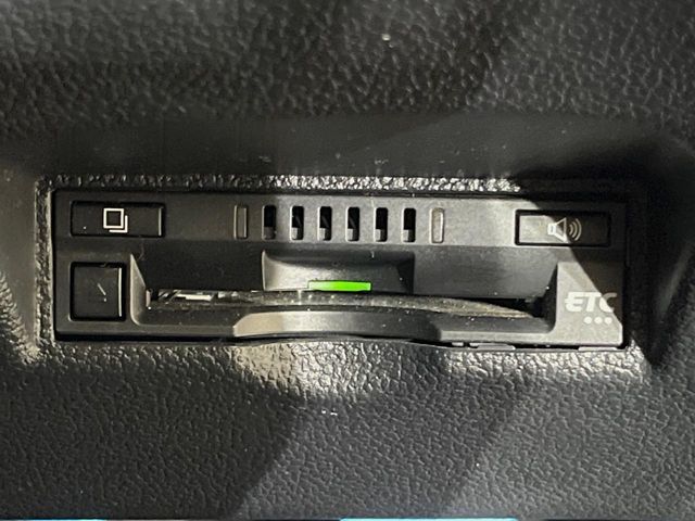 TOYOTA PRIUS 2018 Image 31