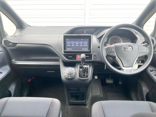 TOYOTA VOXY 2016 Image 31