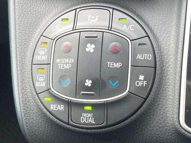 TOYOTA VOXY 2016 Image 31