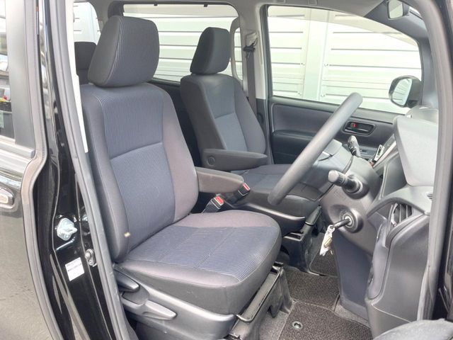 TOYOTA VOXY 2016 Image 31