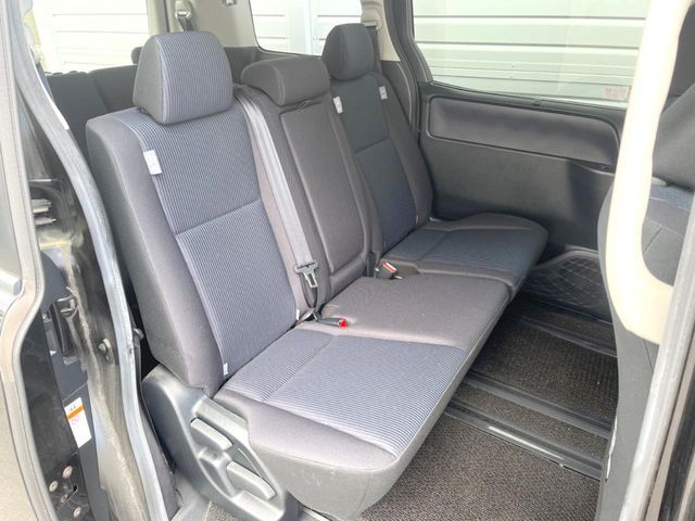 TOYOTA VOXY 2016 Image 31