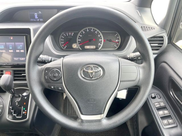 TOYOTA VOXY 2016 Image 31