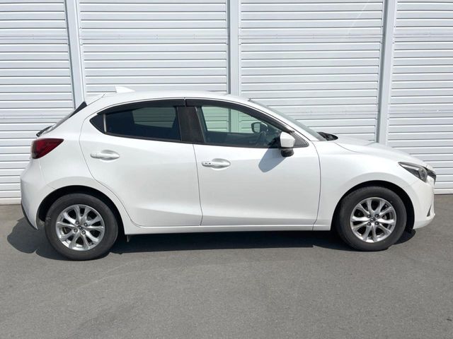MAZDA DEMIO 2016 Image 31