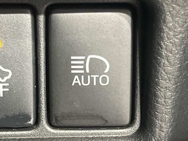 TOYOTA C-HR 2018 Image 31