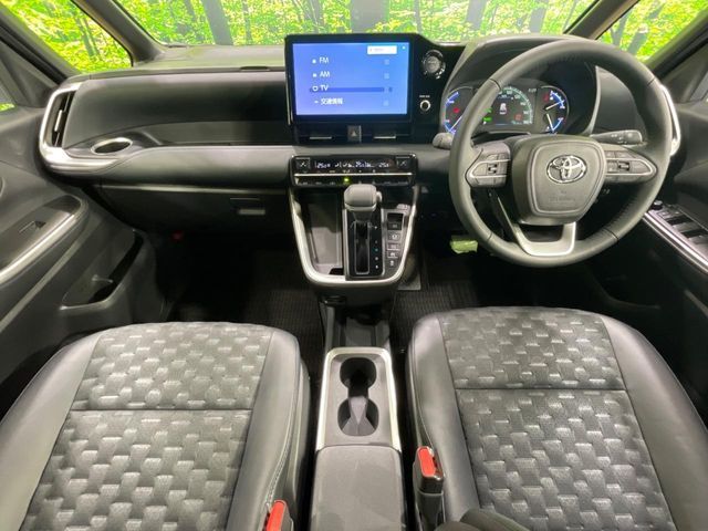 TOYOTA VOXY HYBRID 2024 Image 31