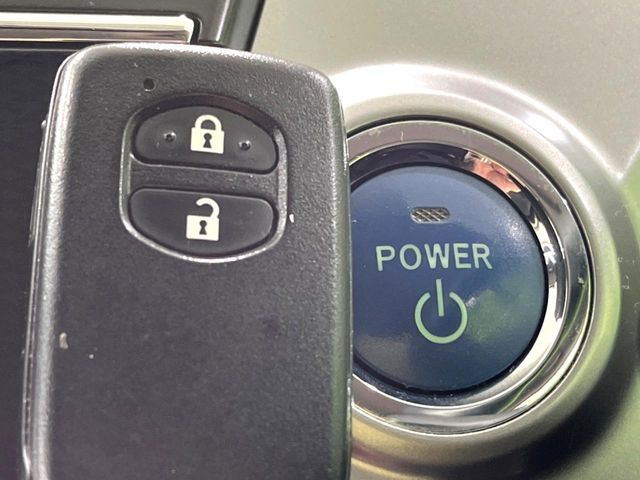 TOYOTA PRIUS ALPHA 2014 Image 31