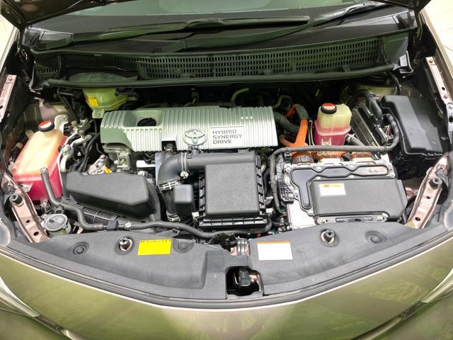 TOYOTA PRIUS ALPHA 2014 Image 31