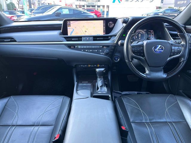 TOYOTA LEXUS ES300H 2019 Image 31