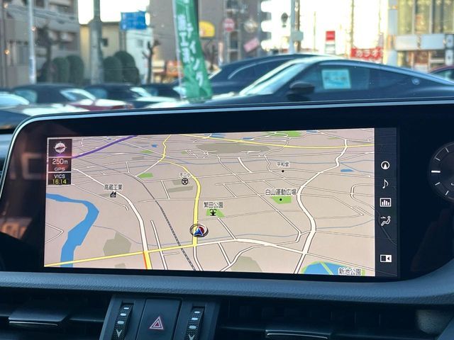 TOYOTA LEXUS ES300H 2019 Image 31