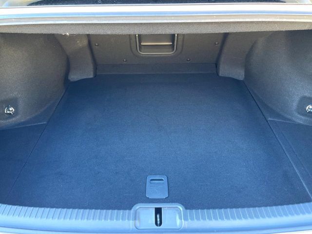 TOYOTA LEXUS ES300H 2019 Image 31