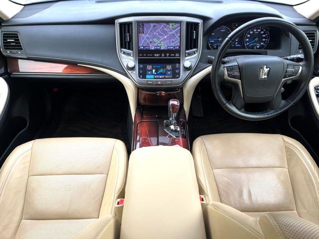 TOYOTA CROWN SEDAN HYBRID 2013 Image 31