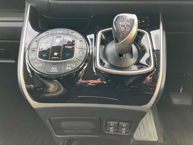 TOYOTA ESQUIRE HYBRID 2015 Image 31