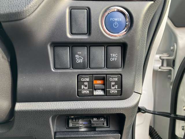 TOYOTA ESQUIRE HYBRID 2015 Image 31