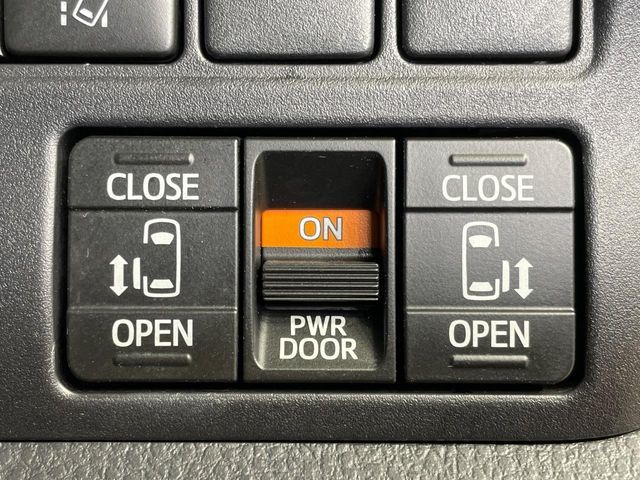 TOYOTA VOXY 2018 Image 31