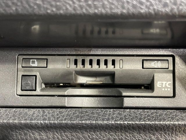 TOYOTA VOXY 2018 Image 31