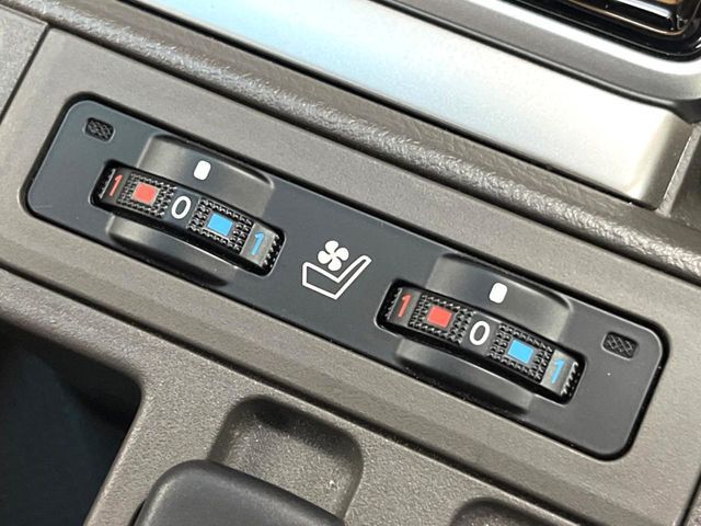 TOYOTA LANDCRUISER PRADO 2023 Image 31