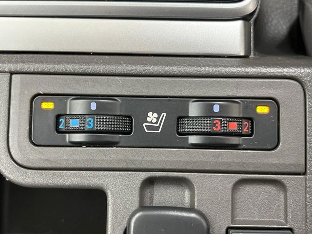 TOYOTA LANDCRUISER PRADO 2023 Image 31