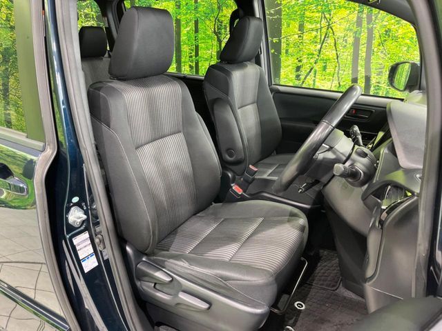 TOYOTA VOXY 4WD 2018 Image 31