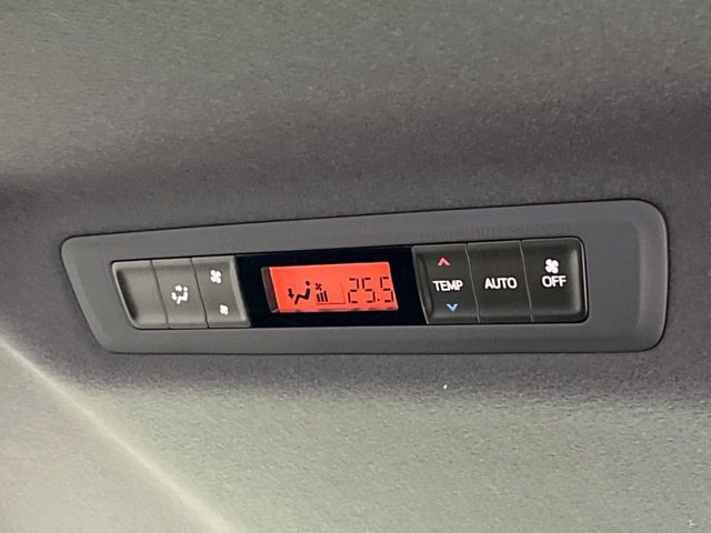 TOYOTA VOXY 4WD 2018 Image 31