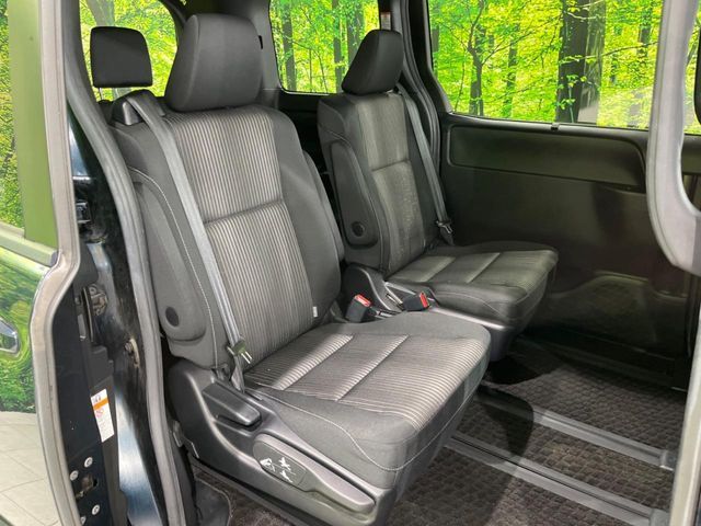 TOYOTA VOXY 4WD 2018 Image 31