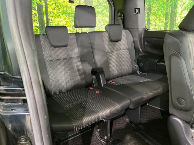 TOYOTA VOXY 4WD 2018 Image 31