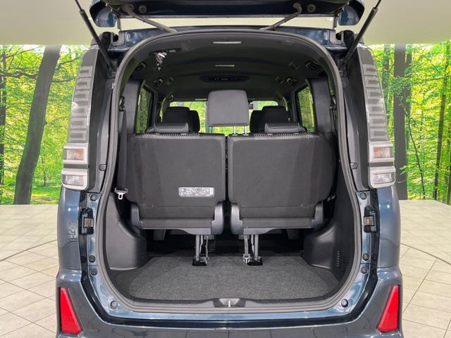 TOYOTA VOXY 4WD 2018 Image 31