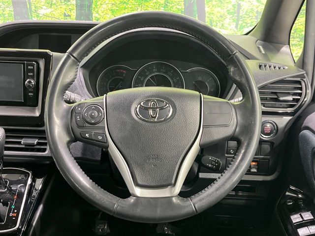 TOYOTA VOXY 4WD 2018 Image 31