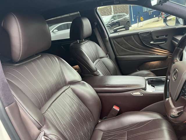 TOYOTA LEXUS LS500H 2017 Image 31