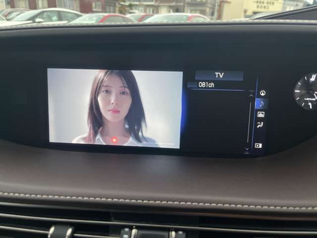 TOYOTA LEXUS LS500H 2017 Image 31