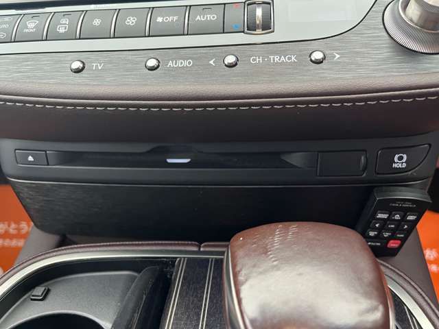 TOYOTA LEXUS LS500H 2017 Image 31