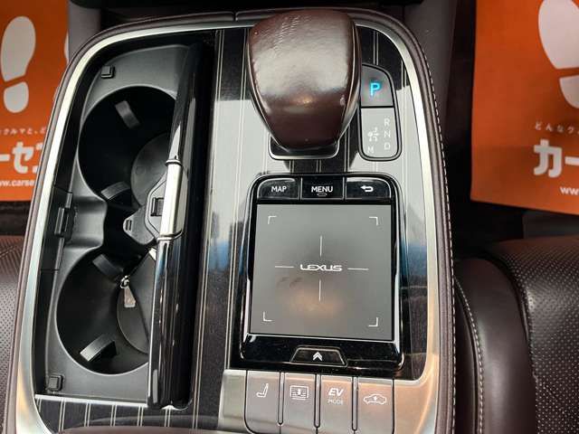 TOYOTA LEXUS LS500H 2017 Image 31