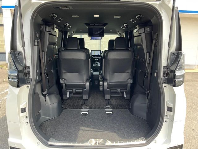 TOYOTA VOXY HYBRID 2022 Image 31