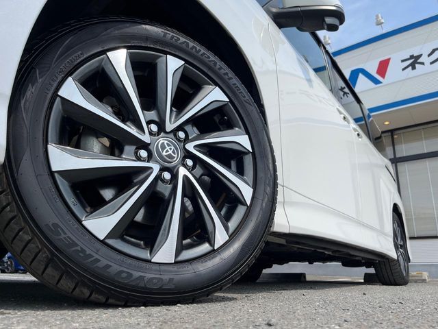 TOYOTA VOXY HYBRID 2022 Image 31