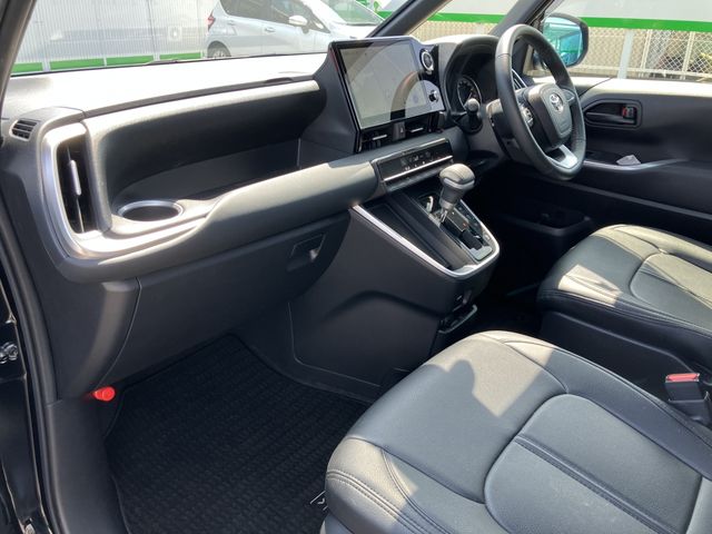 TOYOTA VOXY 2023 Image 31