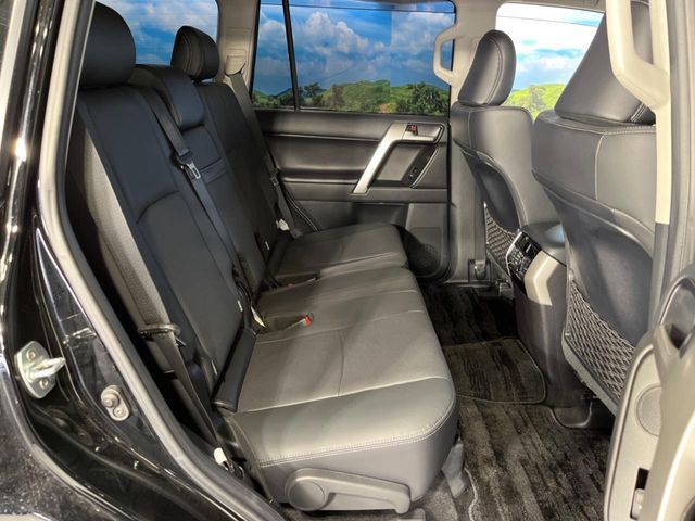TOYOTA LANDCRUISER PRADO 2023 Image 31