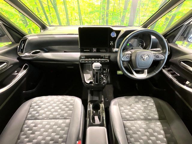 TOYOTA VOXY HYBRID 2022 Image 31