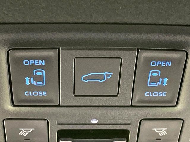 TOYOTA VOXY HYBRID 2022 Image 31