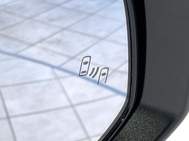 TOYOTA VOXY HYBRID 2022 Image 31