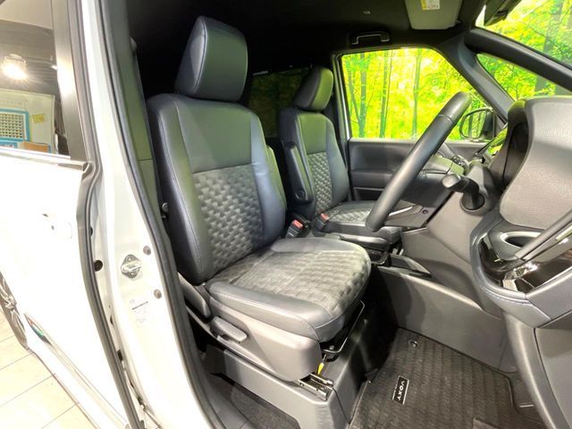 TOYOTA VOXY HYBRID 2022 Image 31