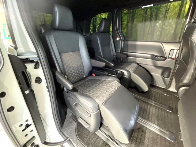 TOYOTA VOXY HYBRID 2022 Image 31